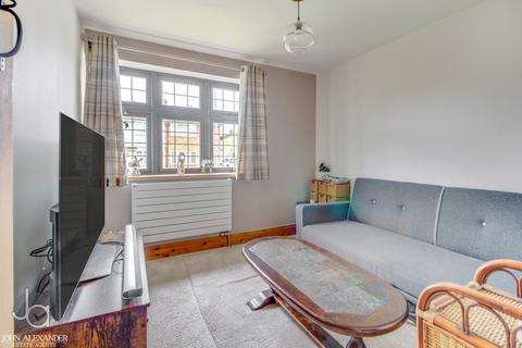 2 Eleanor Close, Tiptree, Colchester, CO5 0DP