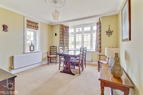 51 Maldon Road, Tiptree, Colchester, CO5 0TS