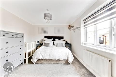 18 Wadley Close, Tiptree, Colchester, CO5 0SL