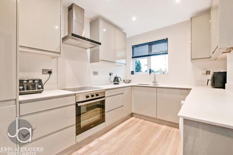 114 Bergholt Road, Colchester, CO4 5AQ