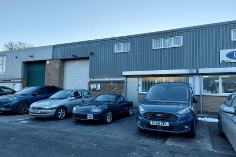 Industrial unit to rent - Unit 2 Wolfe Close, Parkgate Industrial Estate, Knutsford, Cheshire, WA16 8XJ