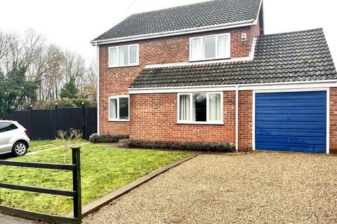 4 bedroom detached house to rent, Stafford Avenue