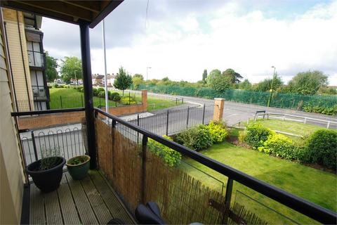 2 bedroom flat to rent - Faraday Court, Franklin Avenue, WATFORD, WD18