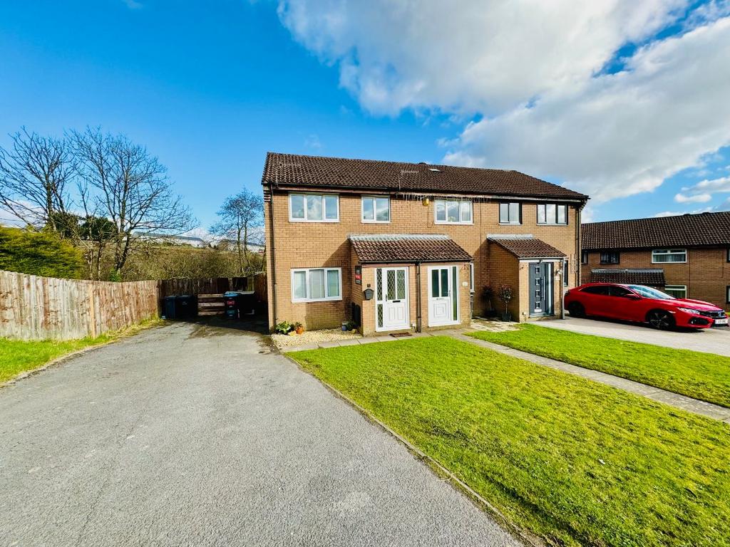 Honeysuckle Close, Rassau, Ebbw Vale 3 bed terraced house for sale £