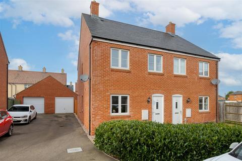 3 bedroom semi-detached house for sale, Willowherb Way, Stotfold, SG5 4GR