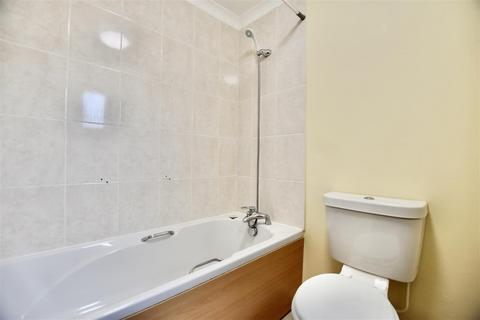 2 bedroom apartment to rent, Calais Street, Hadleigh IP7