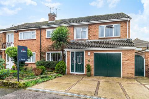 4 Poplar Walk, Meopham, Gravesend, DA13 0EB