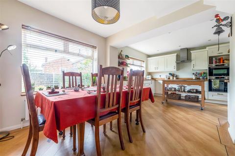 4 Poplar Walk, Meopham, Gravesend, DA13 0EB