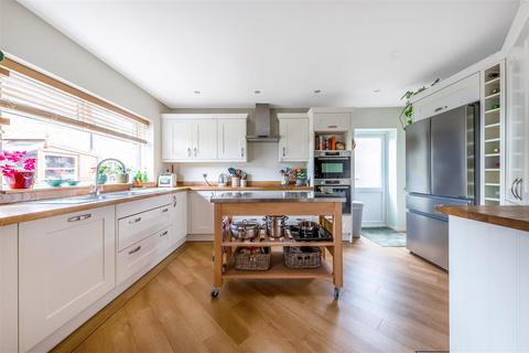 4 Poplar Walk, Meopham, Gravesend, DA13 0EB
