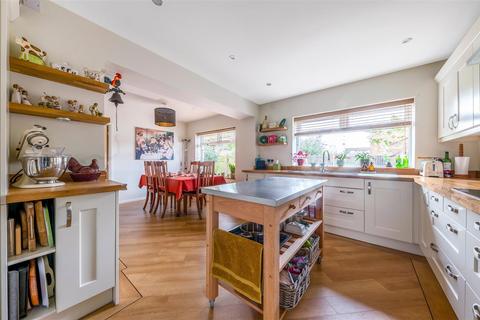 4 Poplar Walk, Meopham, Gravesend, DA13 0EB