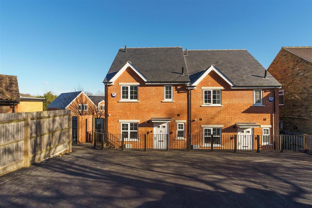 Hatters Lane, High HP13 3 bed semidetached house to rent £