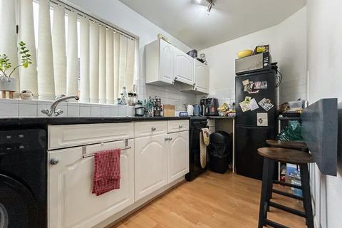 1 bedroom flat for sale - Radwinter Avenue, Wickford