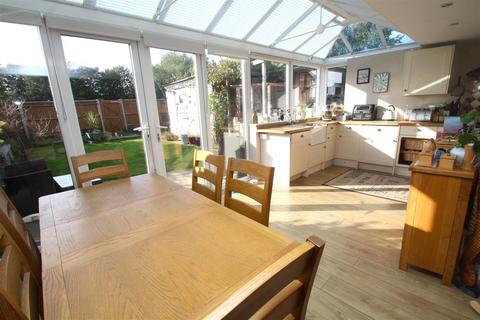 3 bedroom semi-detached bungalow for sale, Oakcroft Gardens, Littlehampton