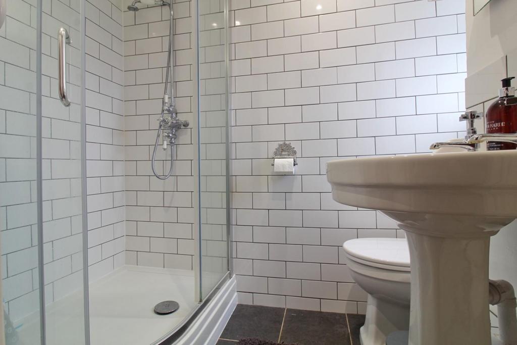 ES 1 EH.jpg