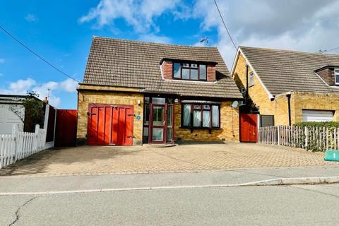 4 bedroom detached house for sale, South Hanningfield Way, Runwell, Wickford