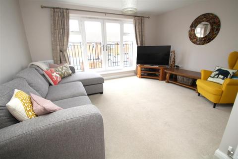26 Beaton Avenue, Wick, Littlehampton, BN17 7SL