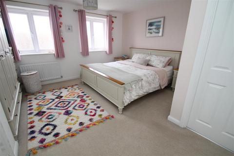 26 Beaton Avenue, Wick, Littlehampton, BN17 7SL
