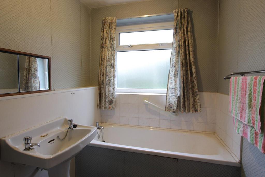 4. bathroom.JPG