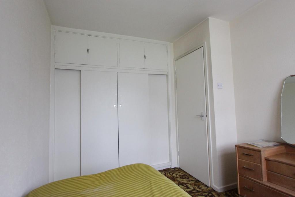 5. bedroom 2 (1).JPG