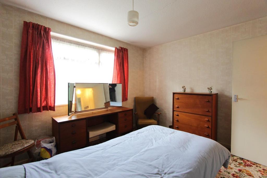 6. bedroom 1 (1).JPG