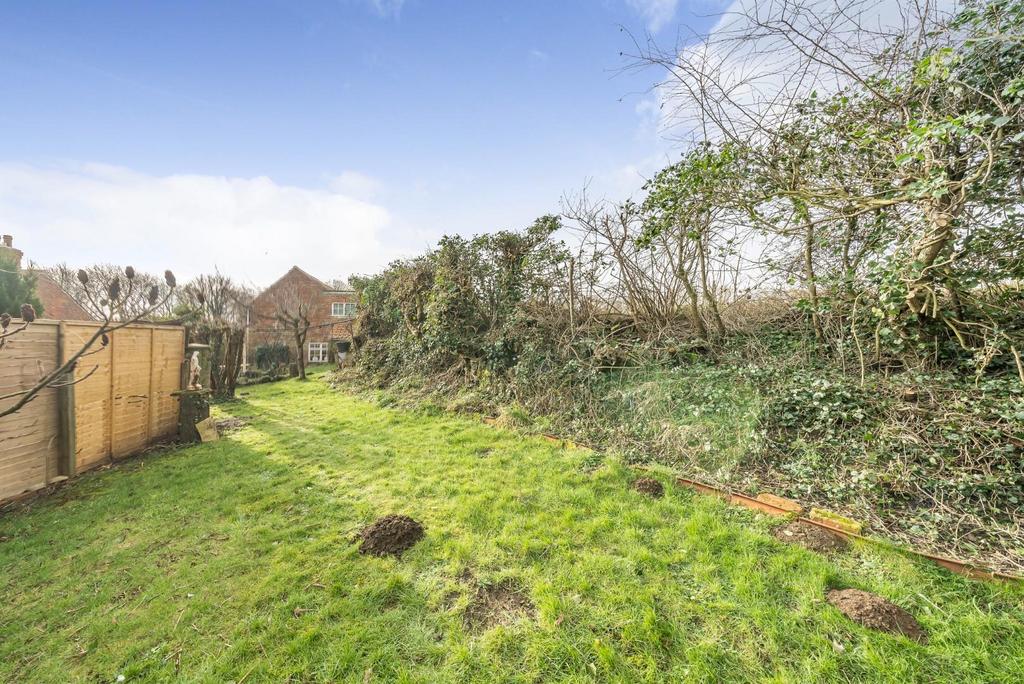 FAR END OF REAR GARDEN.jpg