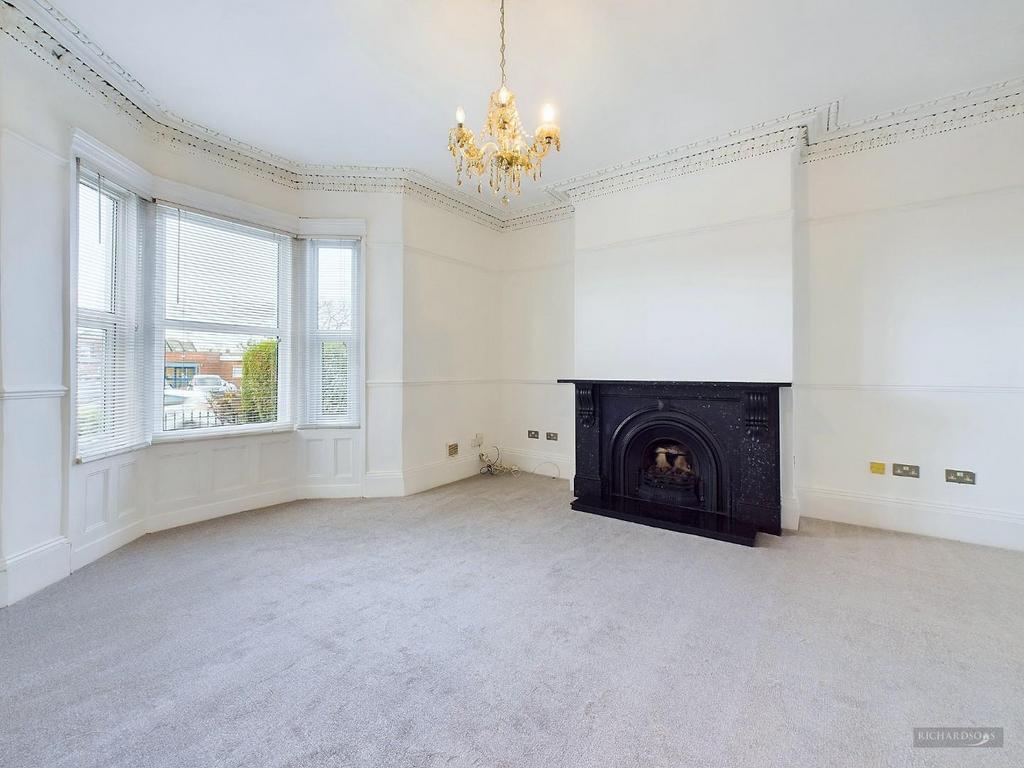 Linskill Terrace, Tynemouth, North Shields 2 bed ground floor flat for