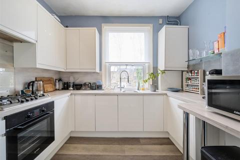 3 bedroom flat for sale, Maygrove Road, London, NW6