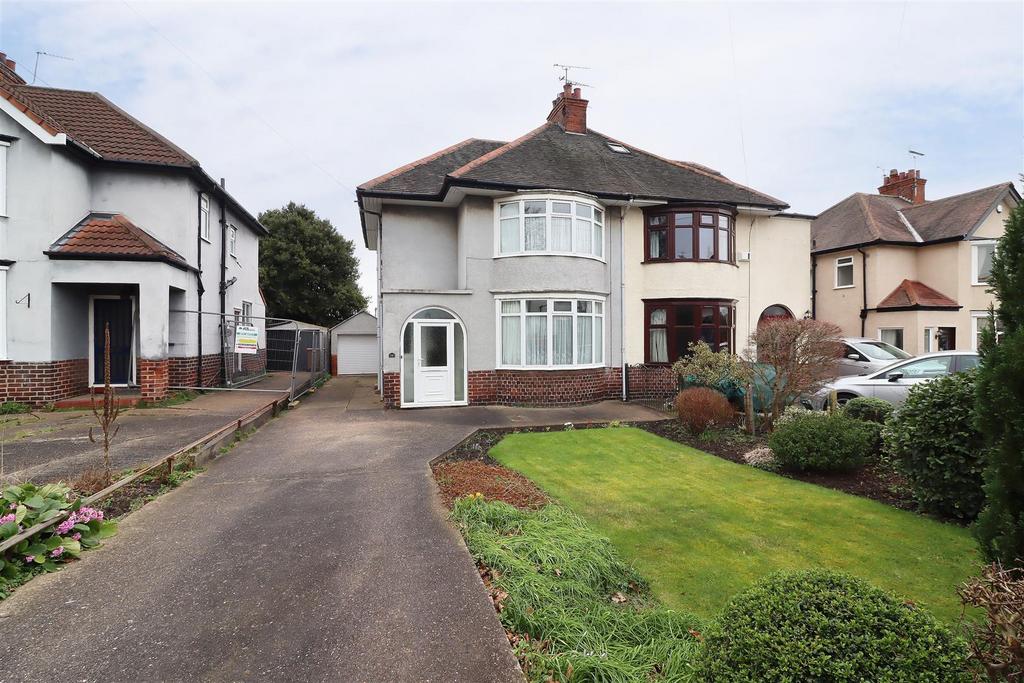 Barrow Lane, Hessle 3 bed semidetached house for sale £260,000