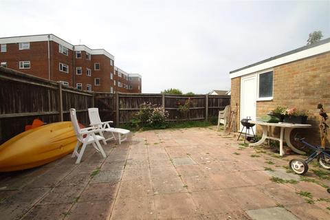 5 Aldwick Close, Rustington, Littlehampton, BN16 2LA