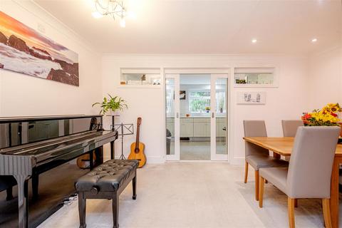 3 bedroom semi-detached house for sale, Deangarden Rise, High Wycombe HP11