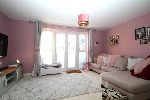 78 Benjamin Gray Drive, Littlehampton, BN17 7FA