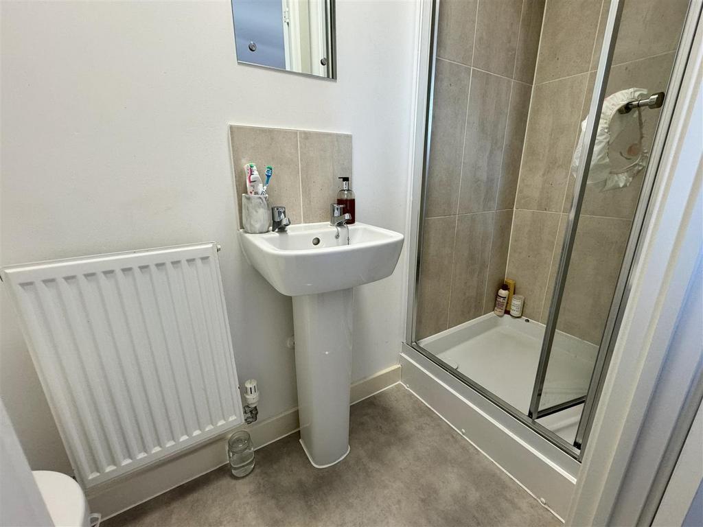 NEW ENSUITE.jpg