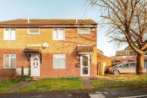 3 bedroom semi-detached house for sale - Gillfield Close, High Wycombe HP11