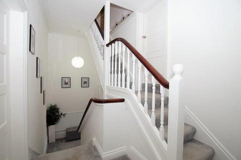 3 bedroom flat for sale, Avenue Victoria, Scarborough