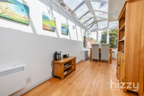 10 Castle Rise, Hadleigh, Ipswich, IP7 6JL