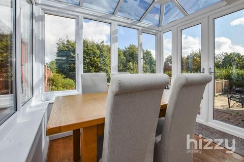 10 Castle Rise, Hadleigh, Ipswich, IP7 6JL