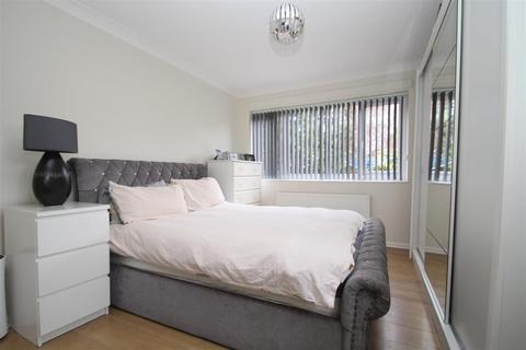 2 bedroom flat for sale, St. Marys Close, Littlehampton