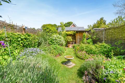 5 Grove Road, Bentley, Ipswich, IP9 2DD