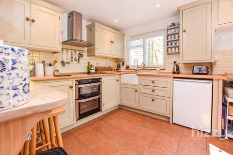 5 Grove Road, Bentley, Ipswich, IP9 2DD