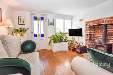 5 Grove Road, Bentley, Ipswich, IP9 2DD