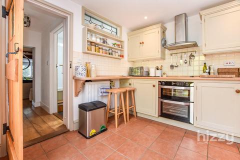 5 Grove Road, Bentley, Ipswich, IP9 2DD