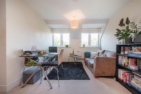 2 bedroom flat for sale - St. Marks Close, High Wycombe HP13