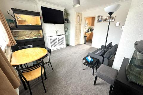 2 bedroom flat for sale, Clun Road, Littehampton