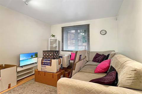 2 bedroom flat to rent, Coningsby Road, High Wycombe HP13