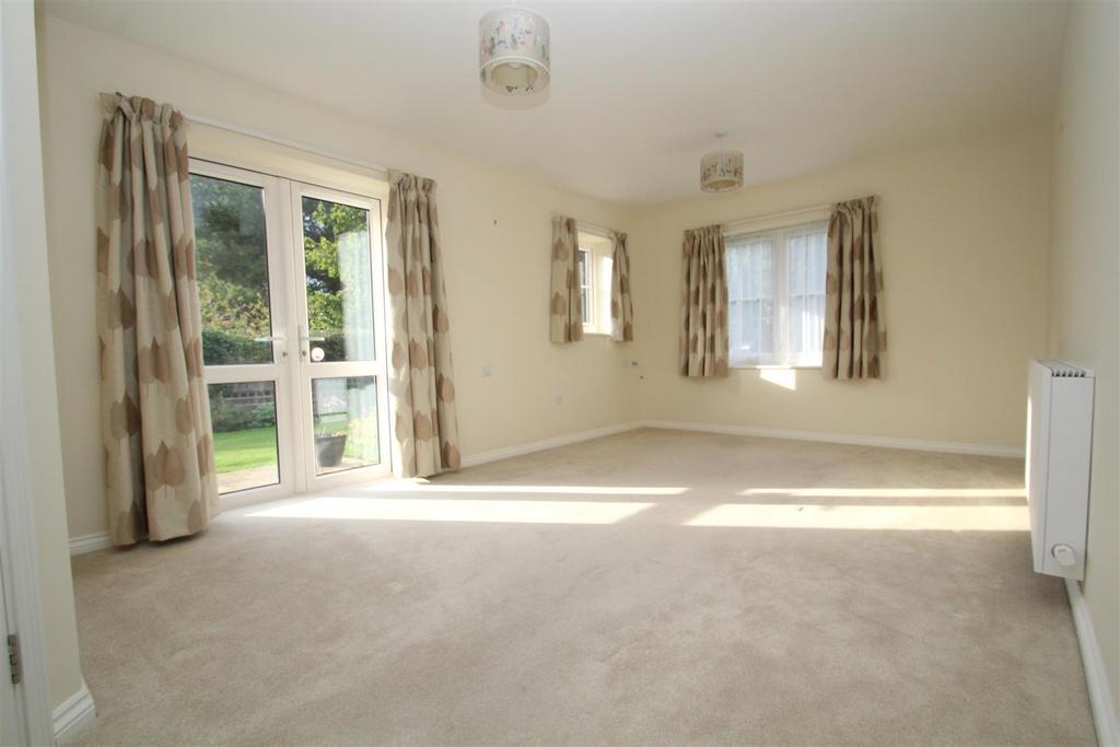 Fitzalan Road, Littlehampton 2 bed apartment for sale £375,000