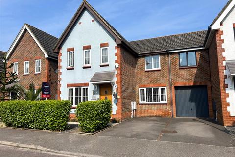 5 Columbine Way, Littlehampton, BN17 6UX