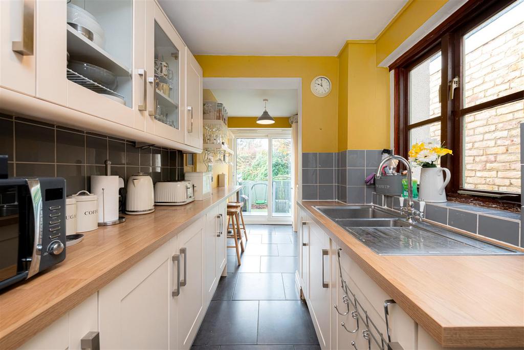 Gordon Road, High HP13 2 bed house for sale £318,500