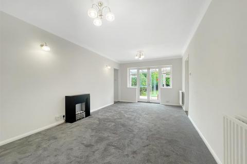 3 bedroom detached house to rent, Lansdell Avenue, High Wycombe HP12