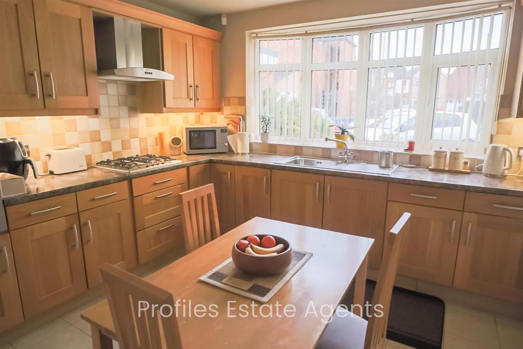 Modern breakfast kitchen (front)