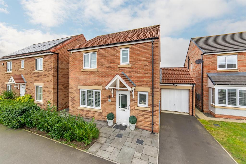 Stonecrop Drive, Five Mile Park... 3 bed detached house £280,000